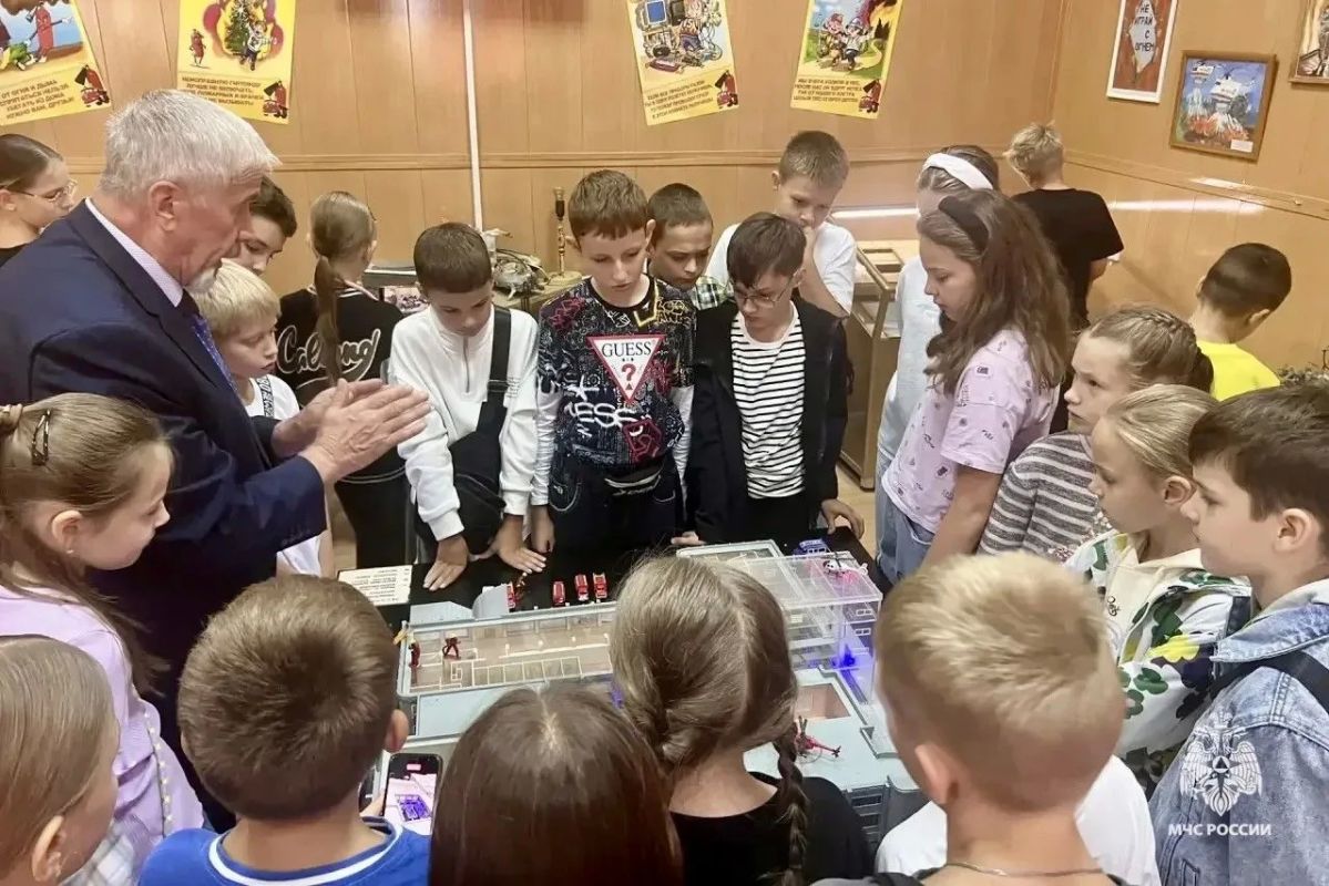 В Ставрополе ученики школ № 6 и 50 побывали на экскурсии в музее пожарной охраны МЧС В Ставрополе ученики школ № 6 и 50 побывали на экскурсии в музее пожарной охраны МЧС