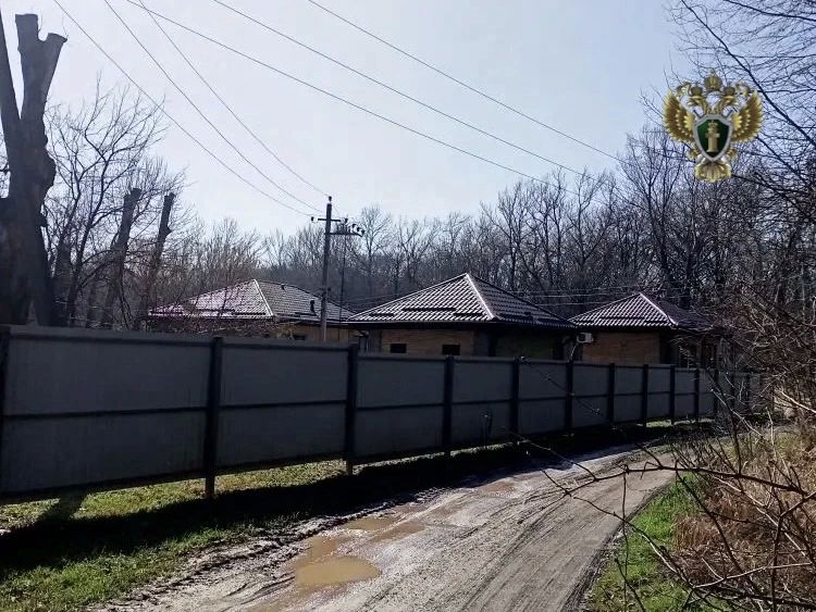 Прокуратура добилась сноса самовольных построек Прокуратура добилась сноса самовольных построек