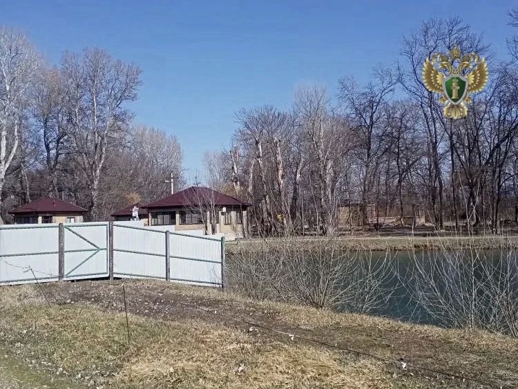 Прокуратура добилась сноса самовольных построек Прокуратура добилась сноса самовольных построек