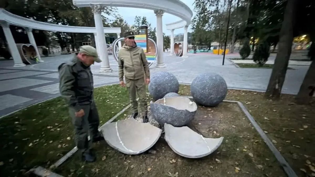 В Кисловодске вандалы разгромили Старое озеро и Комсомольский парк