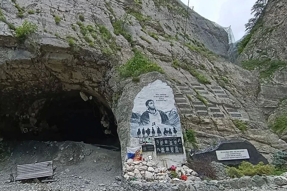 «Самый непредсказуемый на Кавказе»: ледник Колка возродился и ползет к Кармадонскому ущелью со скоростью автомобиля «Самый непредсказуемый на Кавказе»: ледник Колка возродился и ползет к Кармадонскому ущелью со скоростью автомобиля