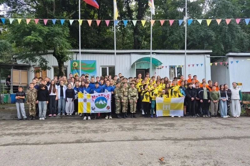 Соревнуются юные спасатели Соревнуются юные спасатели