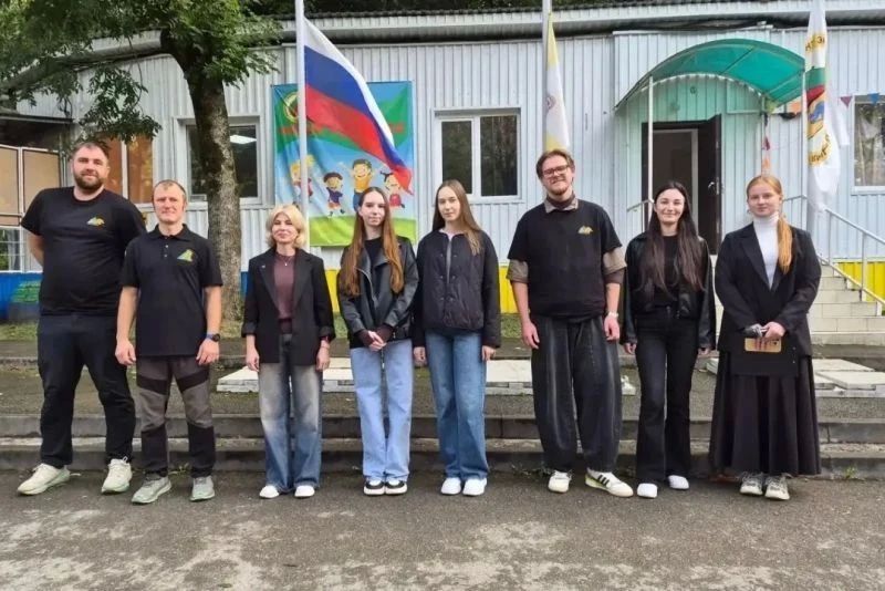 Соревнуются юные спасатели Соревнуются юные спасатели