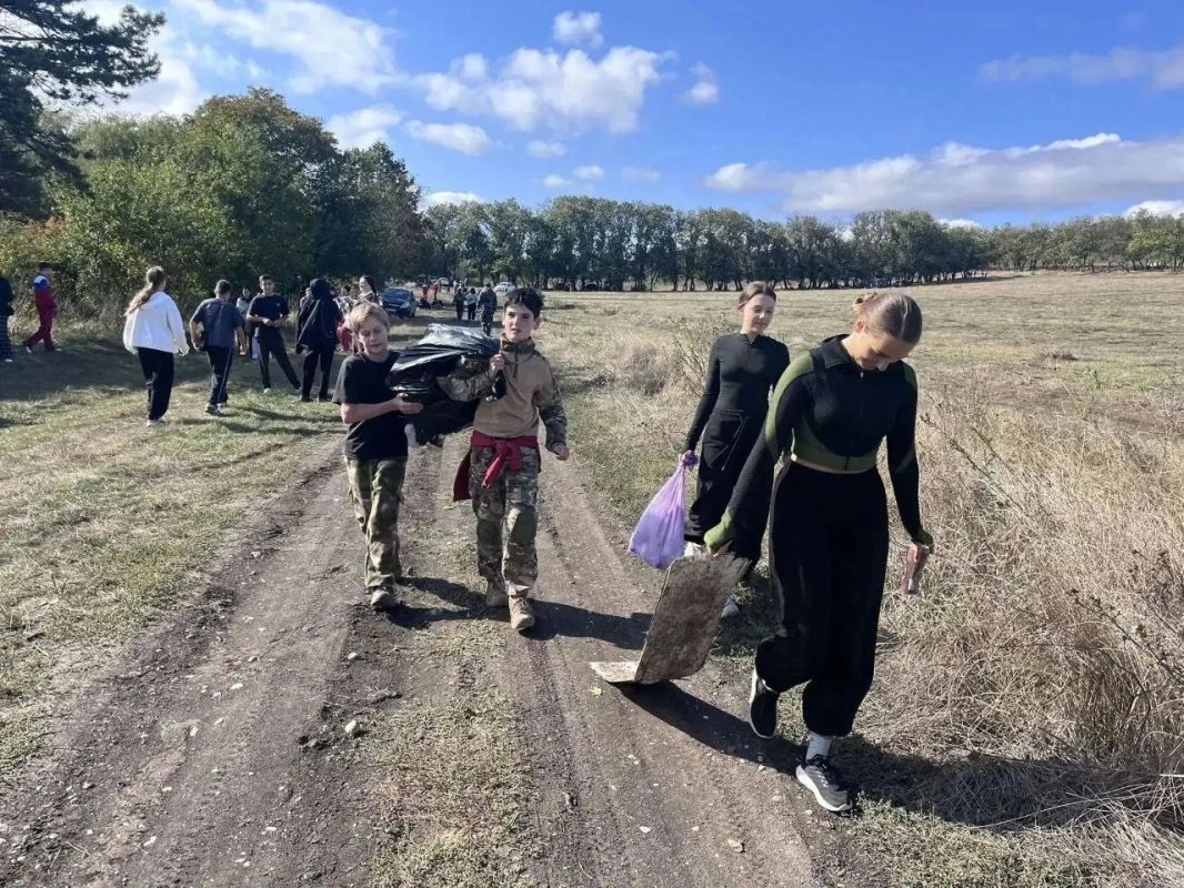 Ессентукская школа № 3 в юбилейный десятый раз стала организатором городского слёта юных туристовкраеведов - и этот праздник вновь объединил всю молодёжь города Ессентукская школа № 3 в юбилейный десятый раз стала организатором городского слёта юных туристовкраеведов - и этот праздник вновь объединил всю молодёжь города