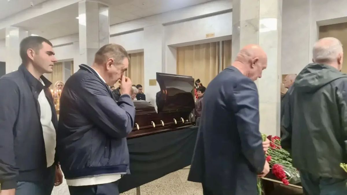 Ставрополье простилось с председателем краевой Думы Николаем Великданем Ставрополье простилось с председателем краевой Думы Николаем Великданем