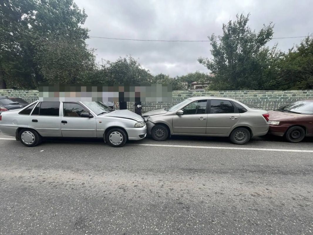 В Ставрополе произошло ДТП с участием припаркованного автомобиля, пострадал несовершеннолетний пассажир В Ставрополе произошло ДТП с участием припаркованного автомобиля, пострадал несовершеннолетний пассажир