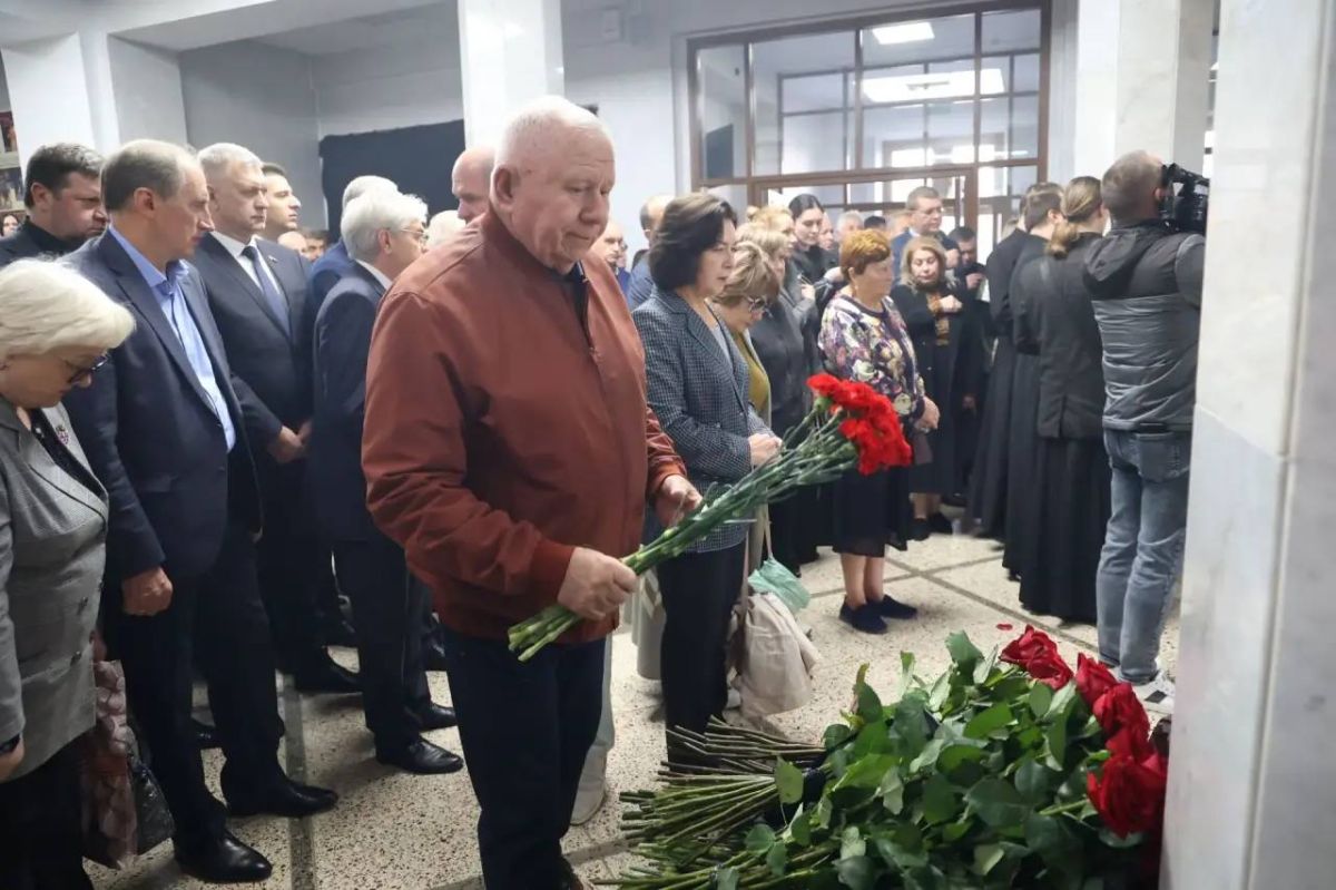 На Ставрополье простились с Николаем Тимофеевичем Великданем На Ставрополье простились с Николаем Тимофеевичем Великданем