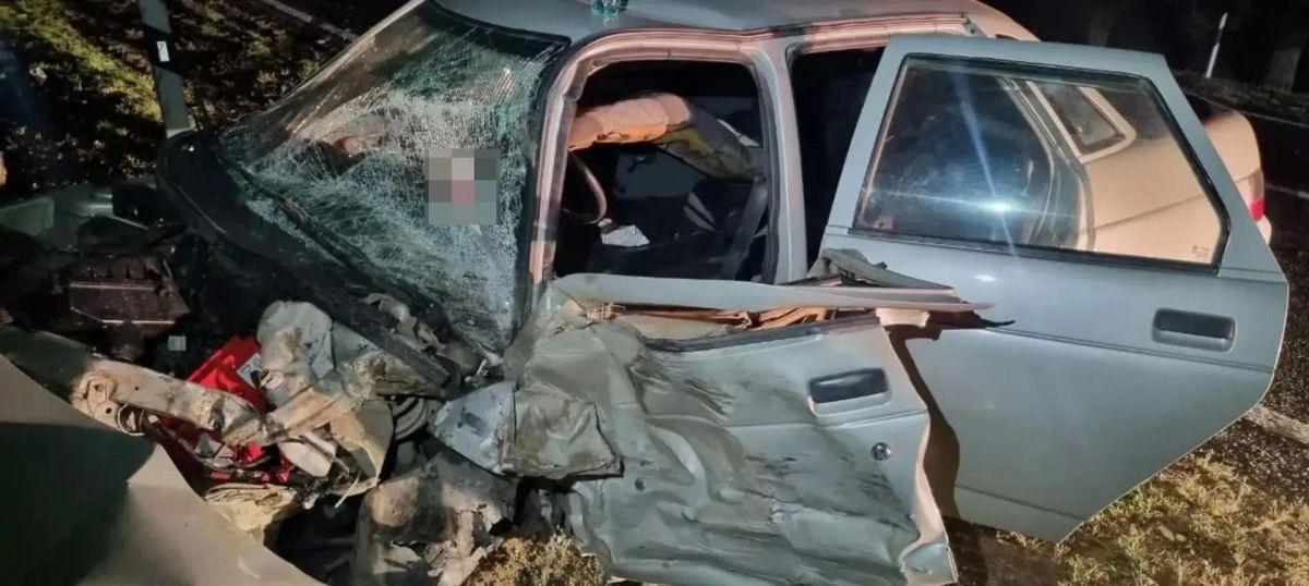 Водитель "Приоры" месяц назад получил права и устроил жуткое лобовое ДТП в Будённовском округе Водитель "Приоры" месяц назад получил права и устроил жуткое лобовое ДТП в Будённовском округе