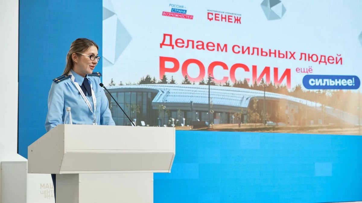 Перед участниками встречи выступили заместитель руководителя образовательного центра «Машук» Екатерина Егошина, председатель Совета ветеранов прокуратуры Ставрополья Шахид Тутаев и ветеран ведомства Владимир Кравченко Перед участниками встречи выступили заместитель руководителя образовательного центра «Машук» Екатерина Егошина, председатель Совета ветеранов прокуратуры Ставрополья Шахид Тутаев и ветеран ведомства Владимир Кравченко