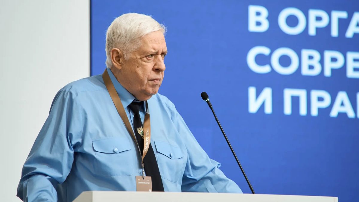 Перед участниками встречи выступили заместитель руководителя образовательного центра «Машук» Екатерина Егошина, председатель Совета ветеранов прокуратуры Ставрополья Шахид Тутаев и ветеран ведомства Владимир Кравченко Перед участниками встречи выступили заместитель руководителя образовательного центра «Машук» Екатерина Егошина, председатель Совета ветеранов прокуратуры Ставрополья Шахид Тутаев и ветеран ведомства Владимир Кравченко