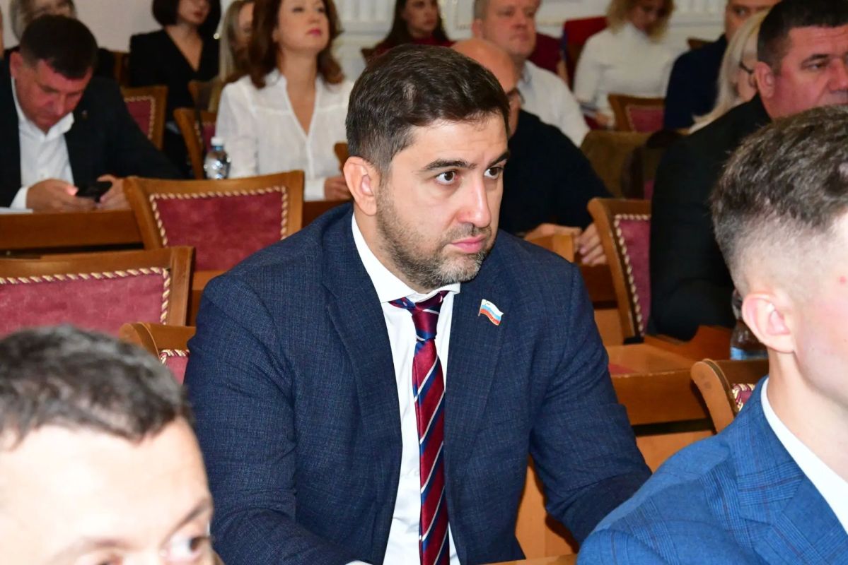 Георгий Колягин провел очередное заседание муниципального парламента Георгий Колягин провел очередное заседание муниципального парламента