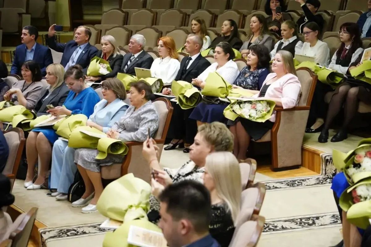 Победителям регионального и призерам заключительного этапов Всероссийской олимпиады школьников и их учителям вручили заслуженные награды Победителям регионального и призерам заключительного этапов Всероссийской олимпиады школьников и их учителям вручили заслуженные награды