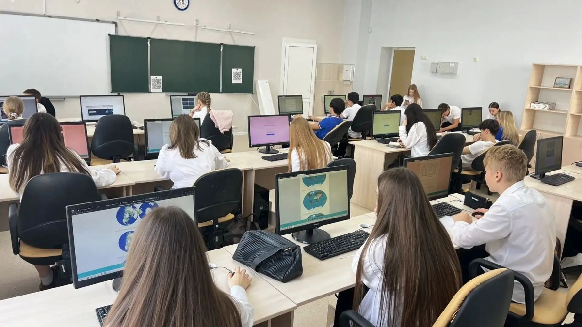 В первом этапе школьной олимпиады уже приняли участие около 12 тысяч учеников В первом этапе школьной олимпиады уже приняли участие около 12 тысяч учеников