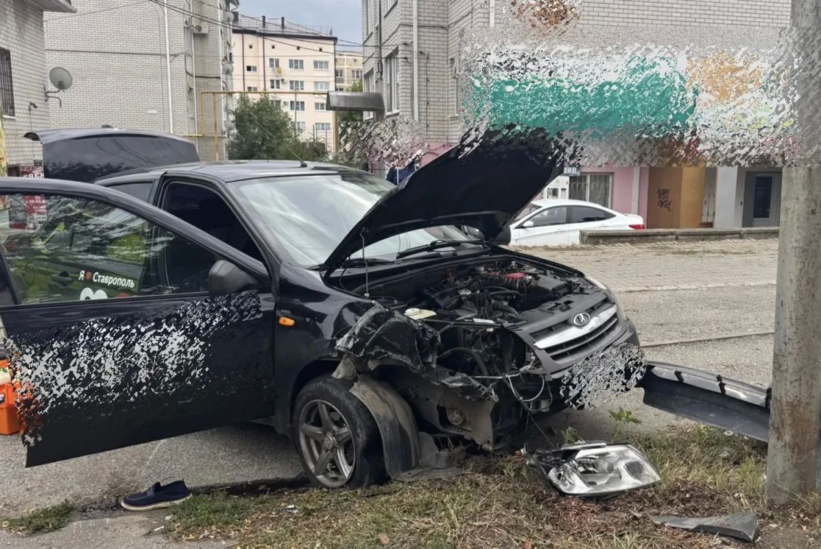 В Ставрополе водитель умер за рулем и врезался в столб
