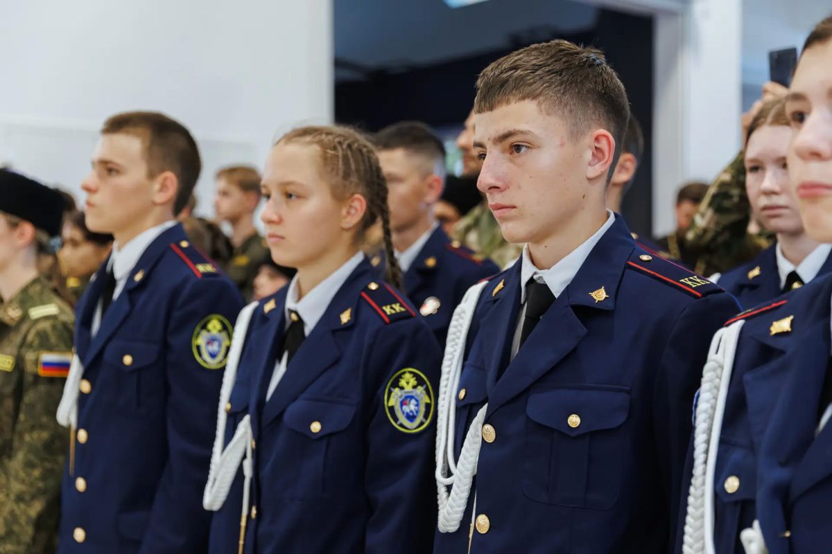 Сотрудники следственного управления СК России по Ставропольскому краю и кадеты ведомства приняли участие в открытии мультимедийной выставки «Знание Сотрудники следственного управления СК России по Ставропольскому краю и кадеты ведомства приняли участие в открытии мультимедийной выставки «Знание