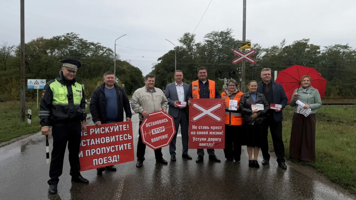 В Изобильненском округе сотрудники Госавтоинспекции призвали граждан к соблюдению мер безопасности на железнодорожных переездах