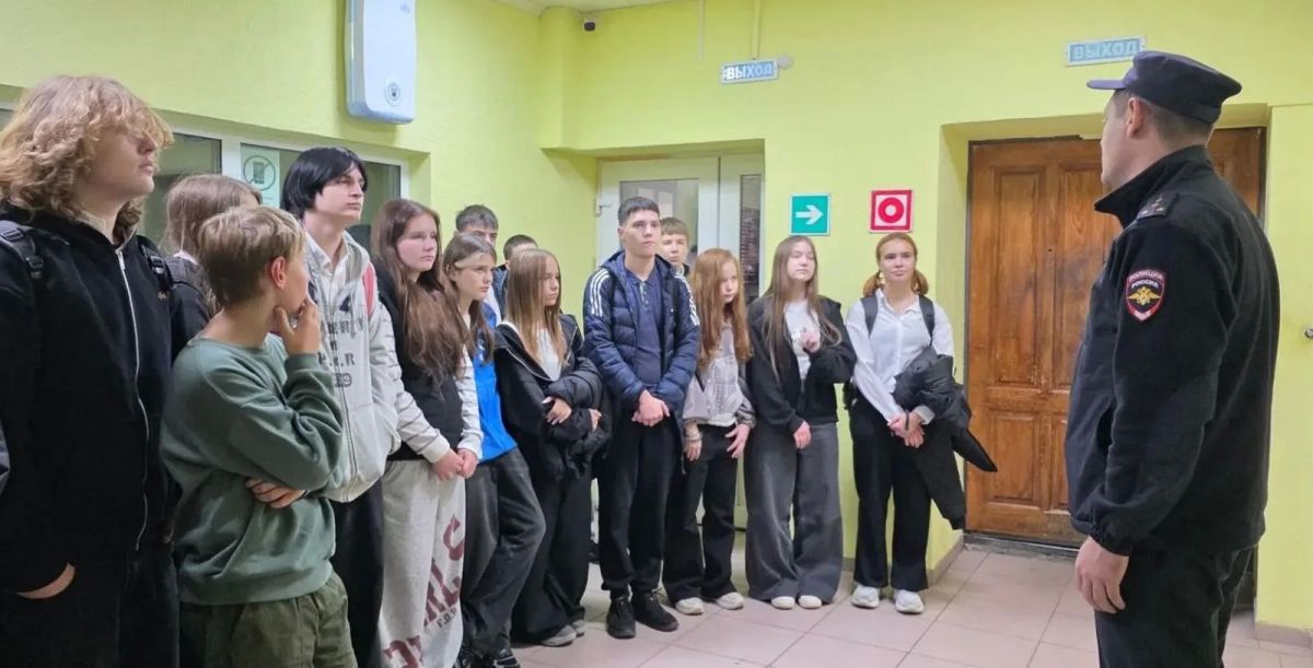 В Отделе МВД России «Шпаковский» прошла познавательная экскурсия для школьников В Отделе МВД России «Шпаковский» прошла познавательная экскурсия для школьников