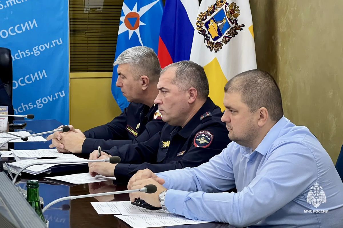 Сотрудники МЧС Ставрополья приняли участие в селекторном совещании по вопросам гражданской обороны Сотрудники МЧС Ставрополья приняли участие в селекторном совещании по вопросам гражданской обороны