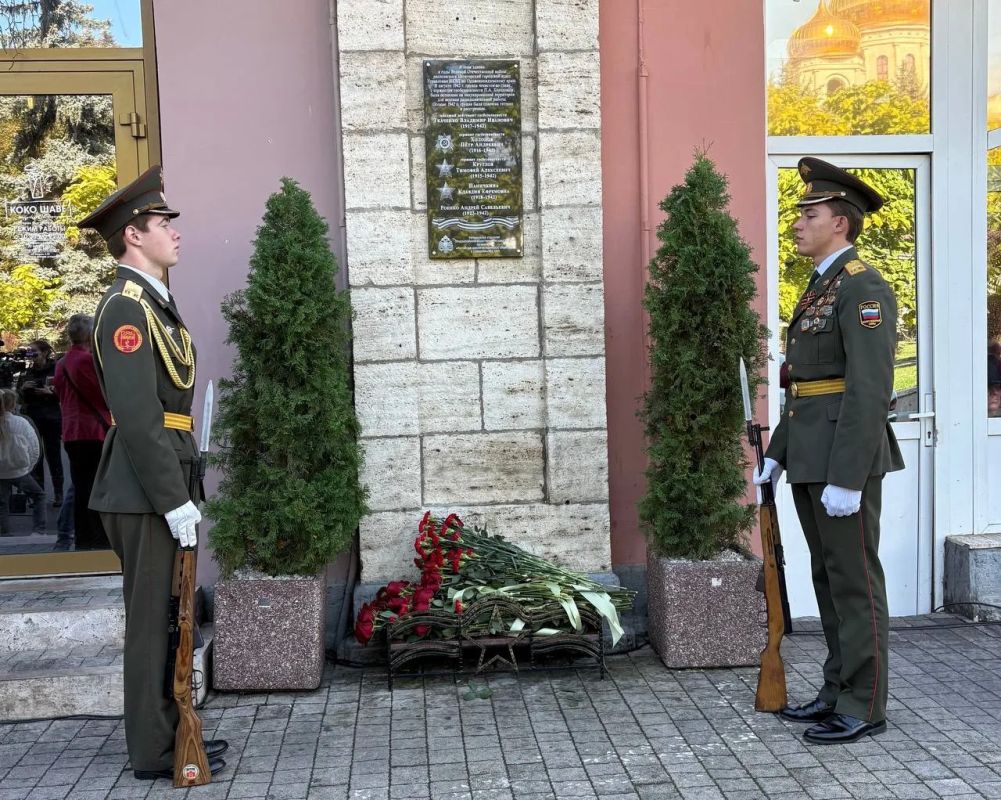 Памятный знак, посвященный разведывательной группе НКВД, которая в 1942 году действовала на оккупированной врагом территории, открыли в Пятигорске в День разгрома советскими войсками немецко-фашистских войск в битве за Кавказ