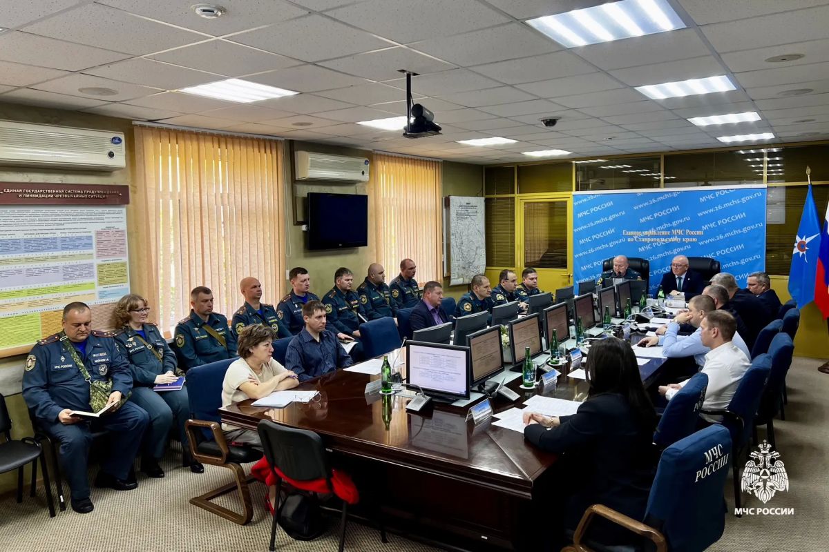 Сотрудники МЧС Ставрополья приняли участие в селекторном совещании по вопросам гражданской обороны Сотрудники МЧС Ставрополья приняли участие в селекторном совещании по вопросам гражданской обороны