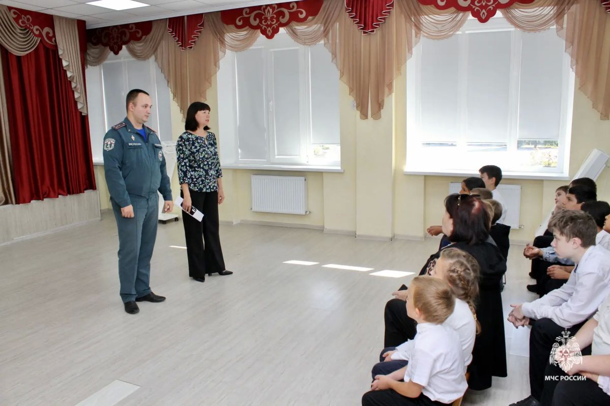 Сотрудники МЧС Ставрополья провели уроки по гражданской обороне Сотрудники МЧС Ставрополья провели уроки по гражданской обороне