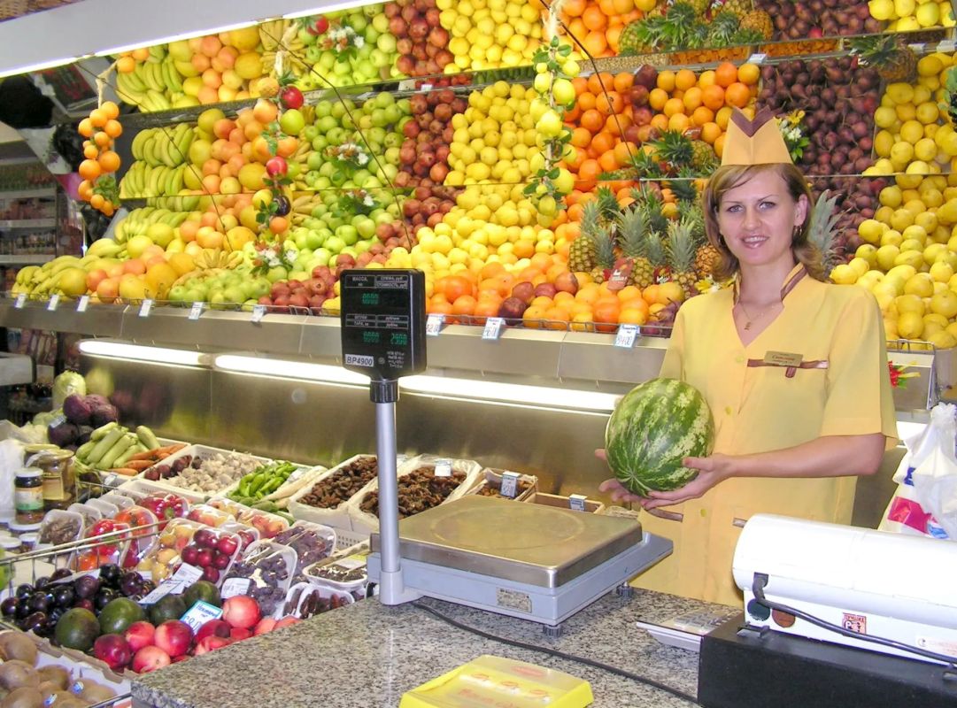 Наиболее востребованы на рынке труда в России сейчас продавцы, кассиры и администраторы магазинов, констатируют аналитики сервиса SuperJob