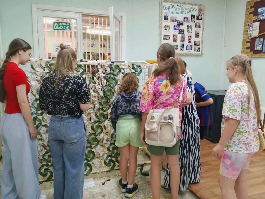 С начала года в Ставрополе работают 10 патриотических мастерских, где жители города помогают готовить необходимые вещи для участников специальной военной операции С начала года в Ставрополе работают 10 патриотических мастерских, где жители города помогают готовить необходимые вещи для участников специальной военной операции