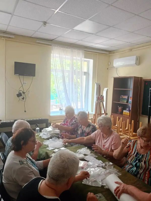 Иван Ульянченко: 10 патриотических мастерских, где жители города своими руками создают необходимые нашим бойцам изделия, продолжают свою работу Иван Ульянченко: 10 патриотических мастерских, где жители города своими руками создают необходимые нашим бойцам изделия, продолжают свою работу