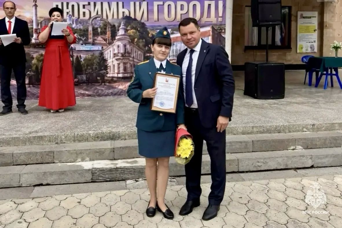 Дознаватель МЧС Ставрополья удостоена места на доске почета Зеленокумска Дознаватель МЧС Ставрополья удостоена места на доске почета Зеленокумска