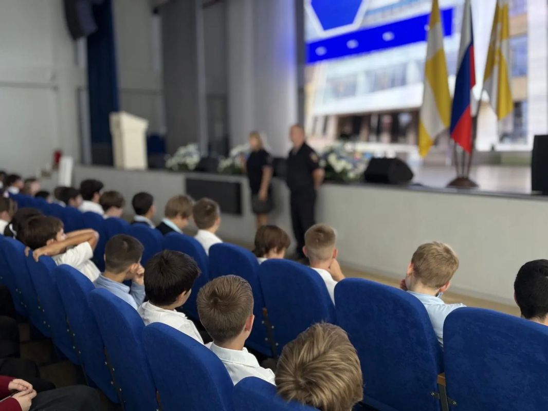Полицейские Ставрополя в рамках акции «Сообщи, где торгуют смертью» провели профилактические беседы со школьниками Полицейские Ставрополя в рамках акции «Сообщи, где торгуют смертью» провели профилактические беседы со школьниками