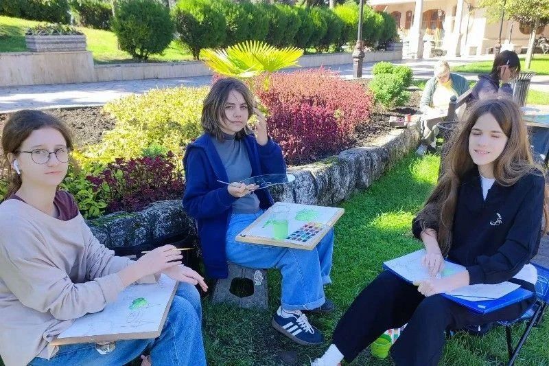 В пятигорском Цветнике прошел очный пленэрный конкурс Международного союза педагогов-художников В пятигорском Цветнике прошел очный пленэрный конкурс Международного союза педагогов-художников