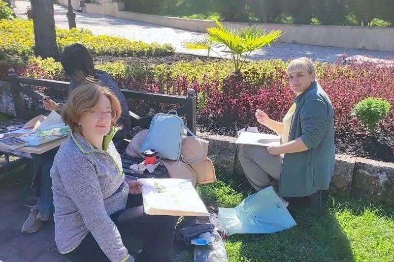 В пятигорском Цветнике прошел очный пленэрный конкурс Международного союза педагогов-художников В пятигорском Цветнике прошел очный пленэрный конкурс Международного союза педагогов-художников