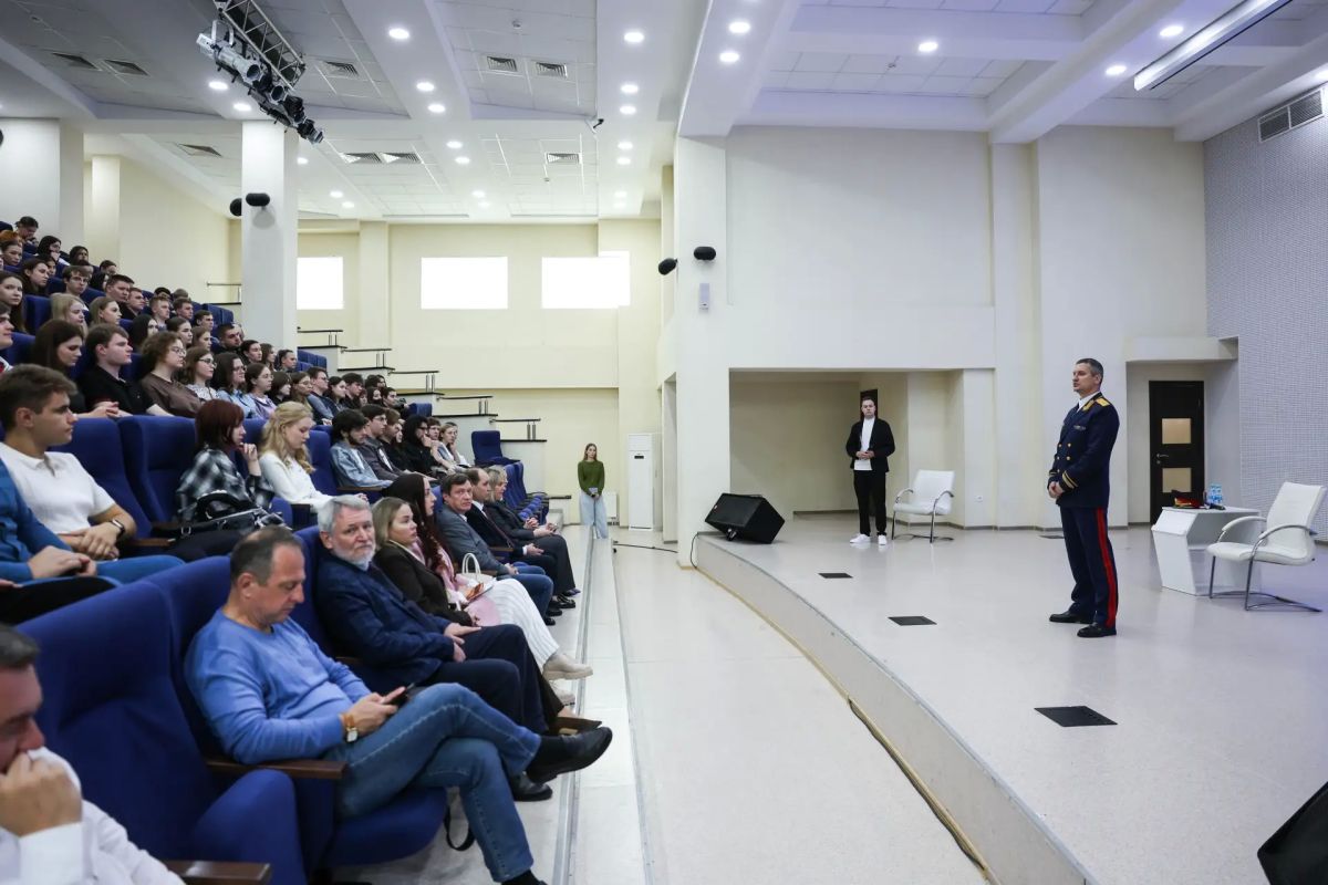 Руководитель следственного управления СКР по Ставропольскому краю провел профориентационное занятие для студентов Северо-Кавказского федерального университета Руководитель следственного управления СКР по Ставропольскому краю провел профориентационное занятие для студентов Северо-Кавказского федерального университета