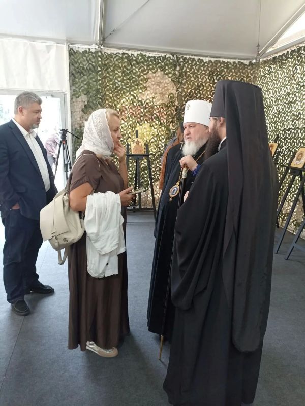 Форум Всемирного Русского Народного Собора открылся сегодня в Ставрополе у кафедрального собора Казанской иконы Божией Матери уникальной выставкой икон Форум Всемирного Русского Народного Собора открылся сегодня в Ставрополе у кафедрального собора Казанской иконы Божией Матери уникальной выставкой икон