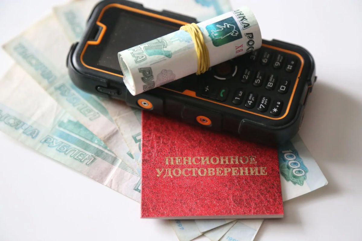 Часть пенсионеров в декабре 2026 года получит сразу две страховые пенсии — стандартную выплату за декабрь и досрочную январскую пенсию