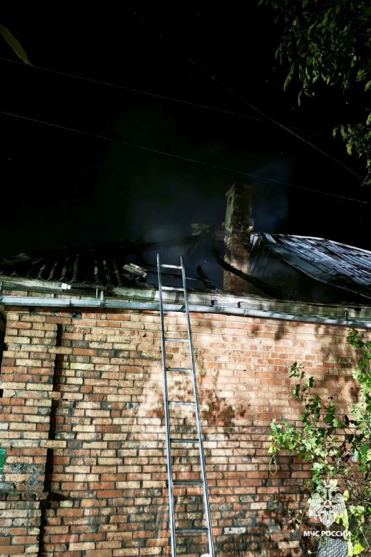 #ПожарныеСутки26. В Георгиевске на пожаре погиб мужчина Сообщение о пожаре поступило 14 октября в 00:49
