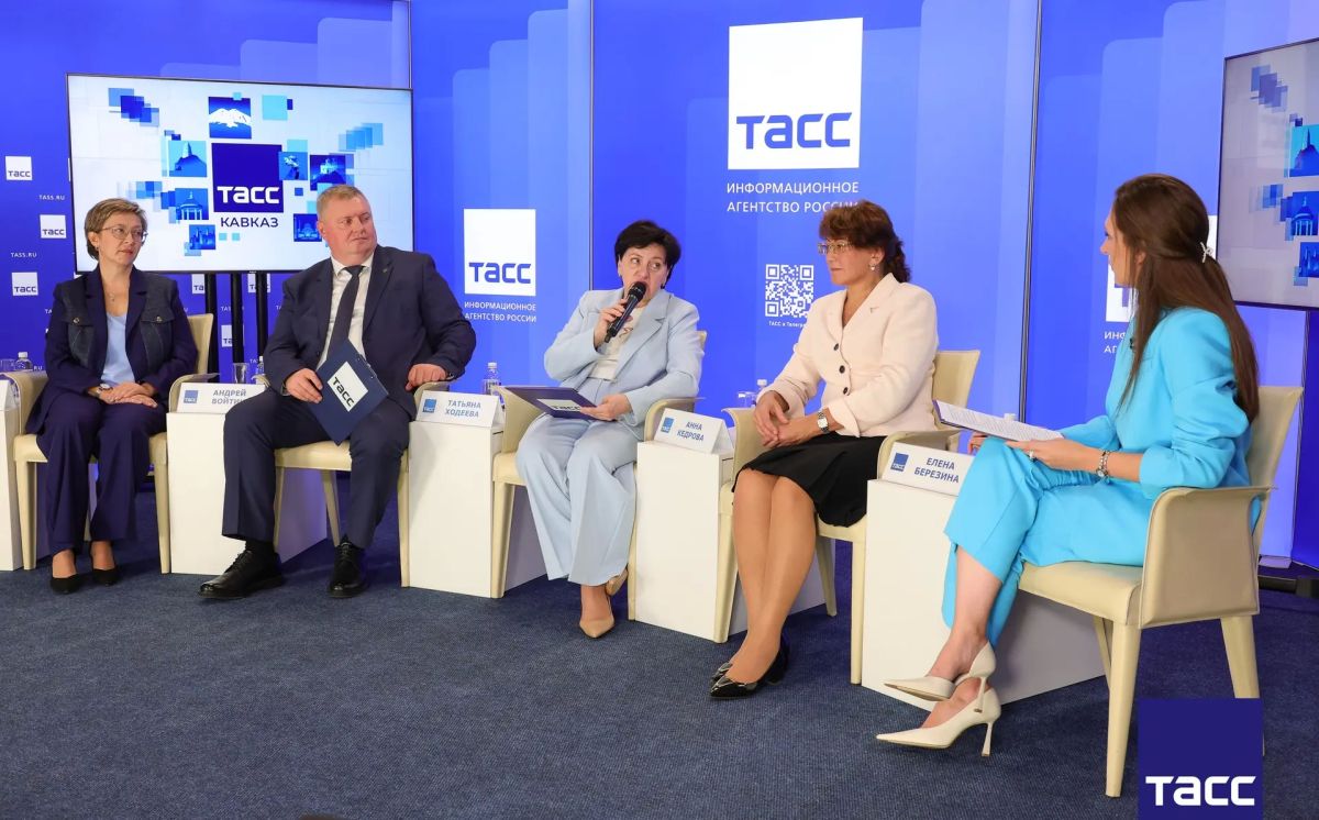 Главное из заявлений, а также фоторепортаж с пресс-конференции в Региональном информационном центре "ТАСС Кавказ" в Пятигорске, посвященной передовым методикам лечения онкологических заболеваний, маршрутизации пациентов и...