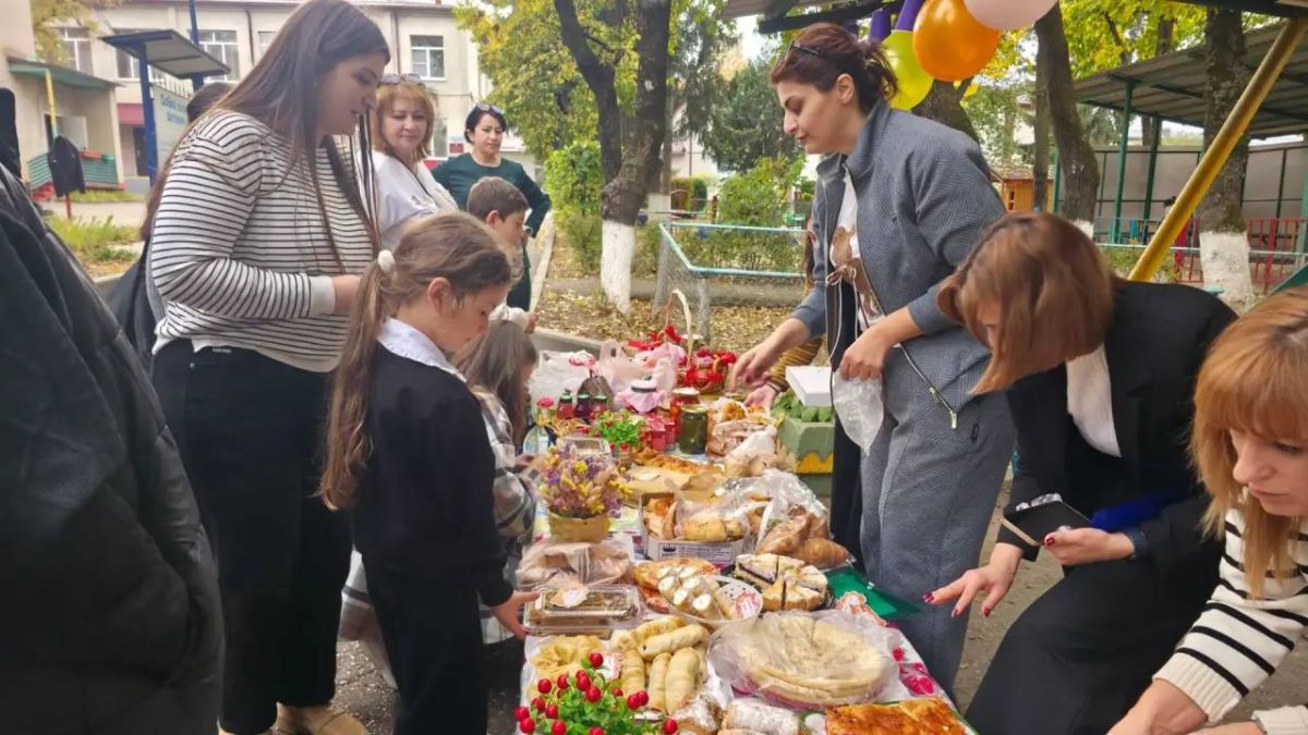 ОСЕНЬ СОГРЕТА ТЕПЛОМ НАШИХ СЕРДЕЦ ОСЕНЬ СОГРЕТА ТЕПЛОМ НАШИХ СЕРДЕЦ
