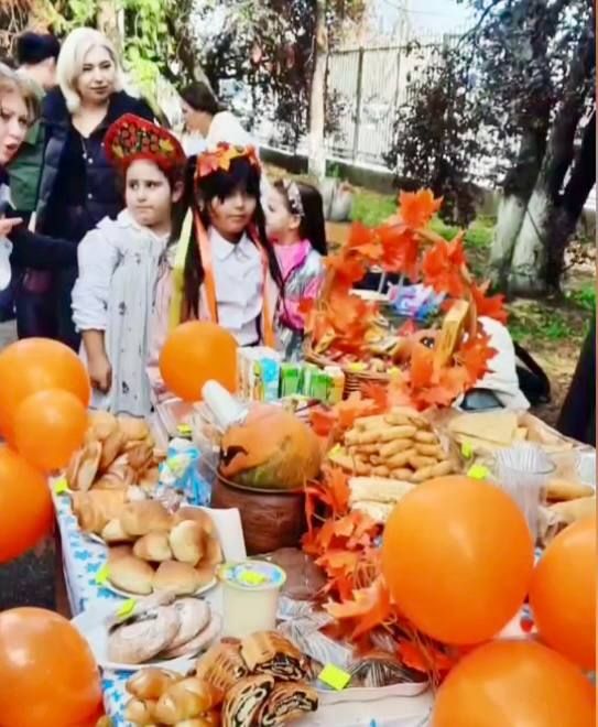 Осенняя ярмарка добра: 12 школа поддерживает наших! Осенняя ярмарка добра: 12 школа поддерживает наших!