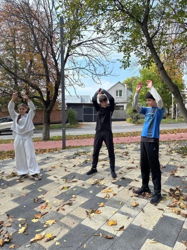 В сквере на улице Буачидзе прошли осенние спортивные выходные В сквере на улице Буачидзе прошли осенние спортивные выходные