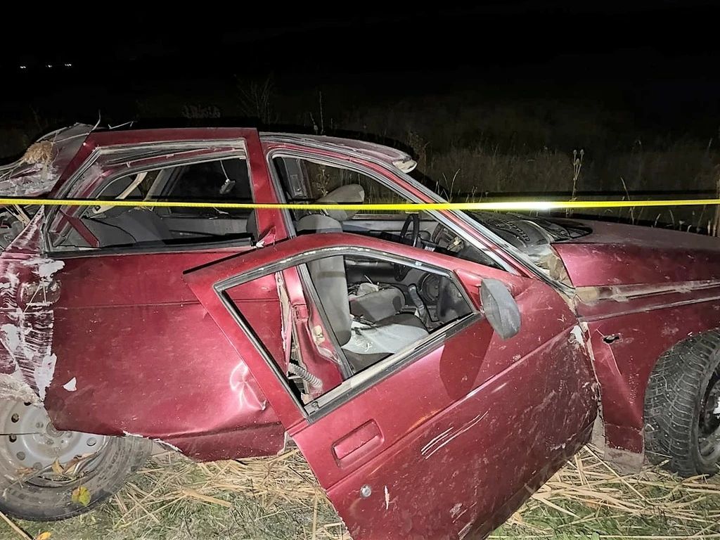 В Андроповском округе в результате наезда автомобиля на опору ЛЭП погиб человек ещё двое ранены В Андроповском округе в результате наезда автомобиля на опору ЛЭП погиб человек ещё двое ранены