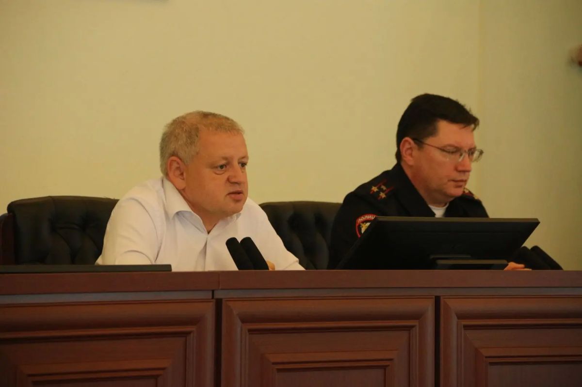 Заместитель председателя Общественного совета при краевом Главке провел лекцию для сотрудников полиции Заместитель председателя Общественного совета при краевом Главке провел лекцию для сотрудников полиции