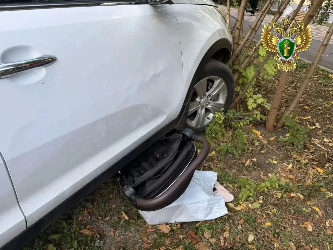 В Ставрополе водитель легковушки сбил женщину с двухлетней внучкой в коляске на пешеходном переходе