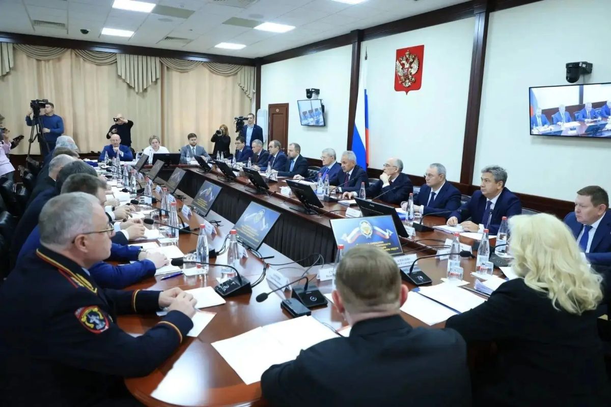 Секретарь Совета Безопасности Российской Федерации Сергей Шойгу провел в Пятигорске выездное совещание Секретарь Совета Безопасности Российской Федерации Сергей Шойгу провел в Пятигорске выездное совещание
