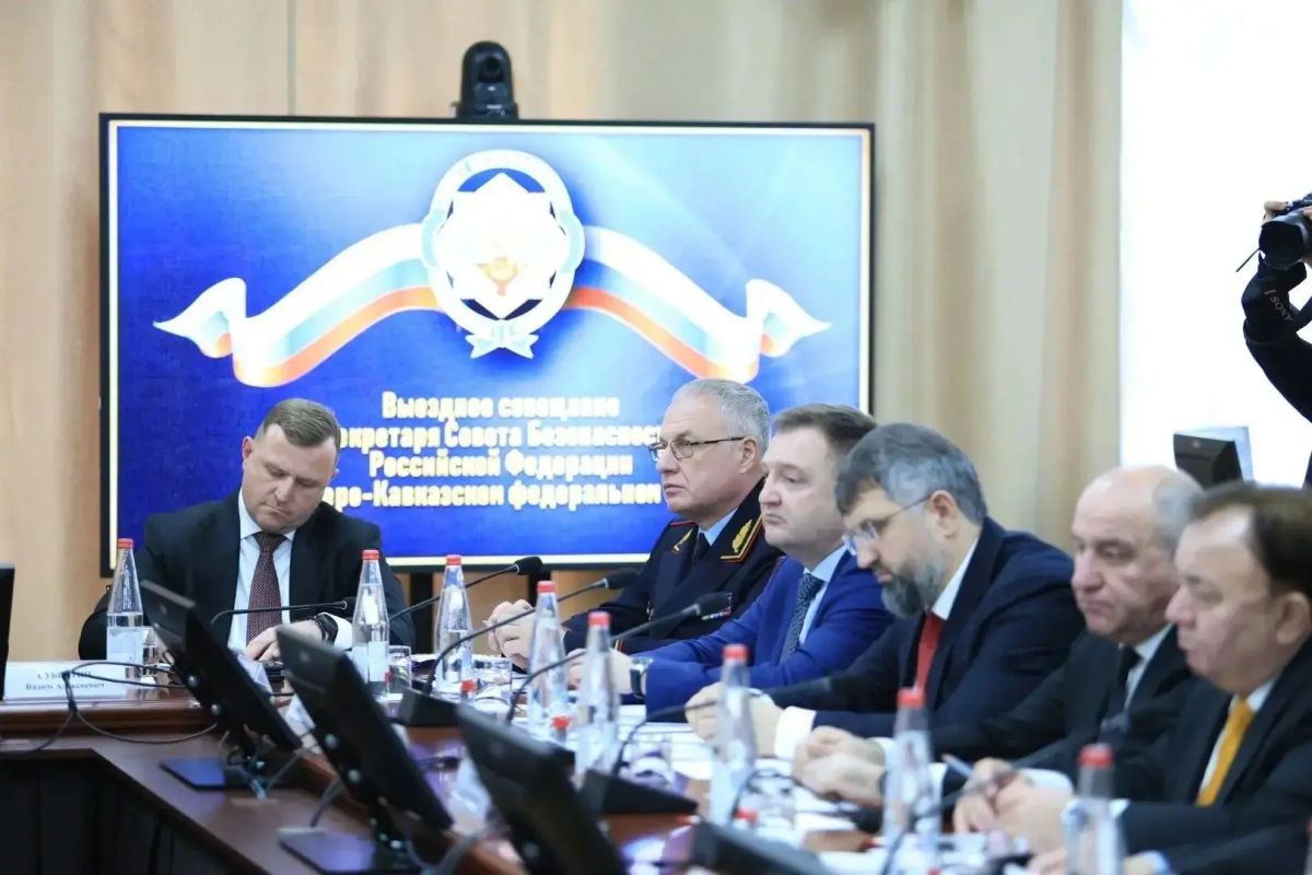 Секретарь Совета Безопасности Российской Федерации Сергей Шойгу провел в Пятигорске выездное совещание Секретарь Совета Безопасности Российской Федерации Сергей Шойгу провел в Пятигорске выездное совещание