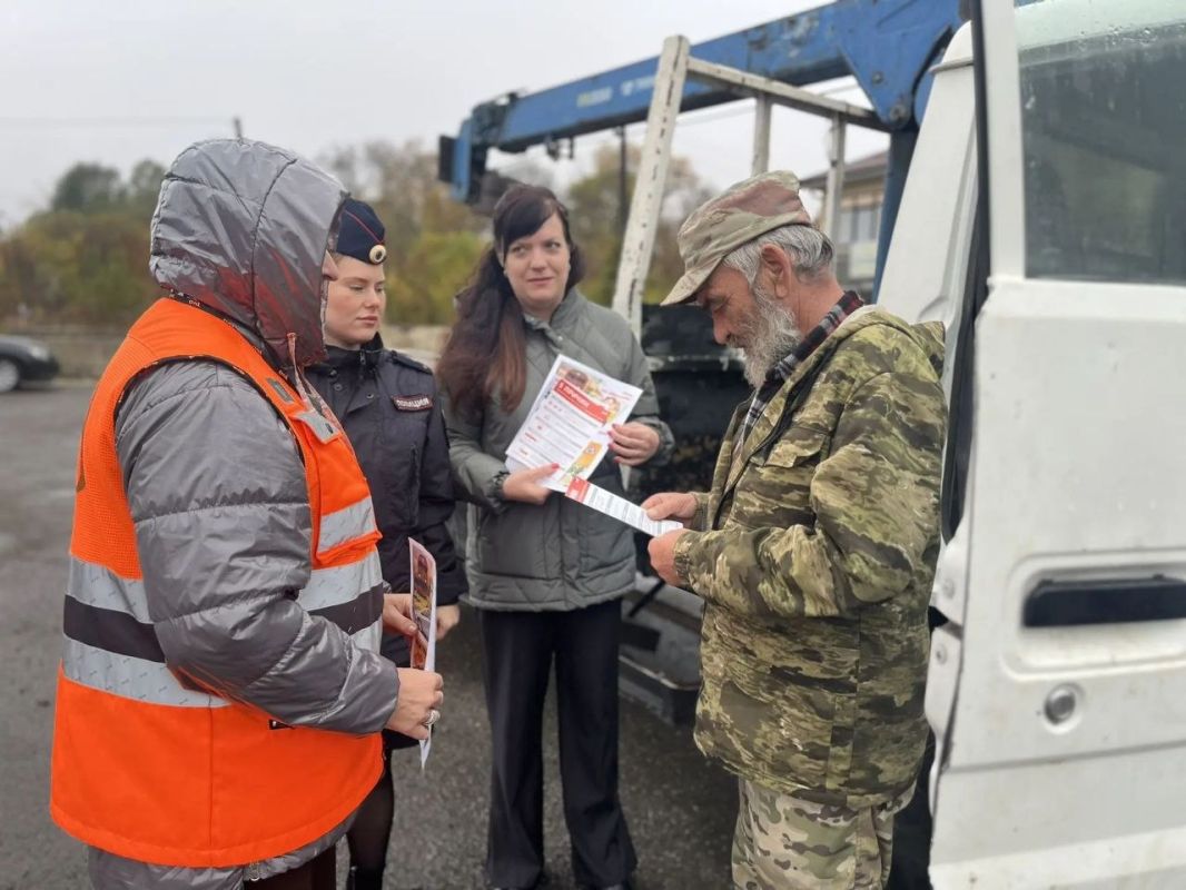 В Шпаковском округе сотрудники Госавтоинспекции призвали граждан к соблюдению мер безопасности на железнодорожных переездах В Шпаковском округе сотрудники Госавтоинспекции призвали граждан к соблюдению мер безопасности на железнодорожных переездах