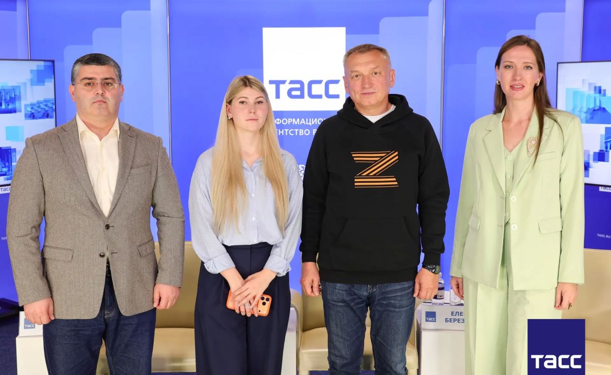 Главное из заявлений, а также фоторепортаж с пресс-конференции в Региональном информационном центре "ТАСС Кавказ" в Пятигорске, посвященной IV фестивалю легкой промышленности, моды и дизайна "СтавStyle", который пройдет в... Главное из заявлений, а также фоторепортаж с пресс-конференции в Региональном информационном центре "ТАСС Кавказ" в Пятигорске, посвященной IV фестивалю легкой промышленности, моды и дизайна "СтавStyle", который пройдет в...