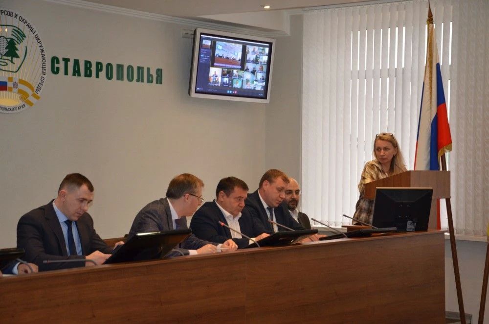 Планерка. Исполняющий обязанности министра природных ресурсов и охраны окружающей среды края Сергей Измалков провел еженедельное рабочее совещание с руководителями структурных подразделений министерства и подведомственных... Планерка. Исполняющий обязанности министра природных ресурсов и охраны окружающей среды края Сергей Измалков провел еженедельное рабочее совещание с руководителями структурных подразделений министерства и подведомственных...