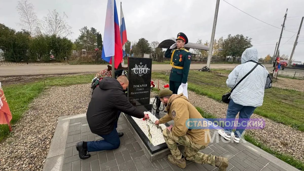 На Аллее памяти Георгиевска торжественно открыли проект «Герои не уходят в запас»