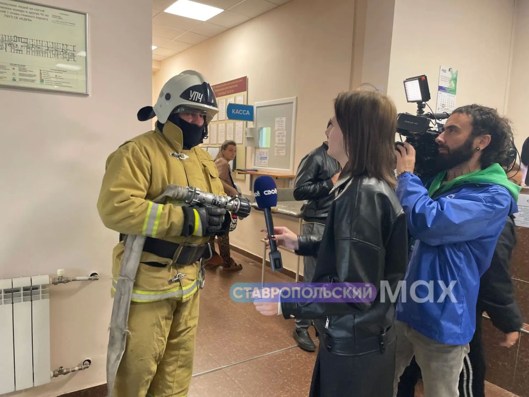 В Ставропольской детской краевой больнице отработали действия при пожаре В Ставропольской детской краевой больнице отработали действия при пожаре